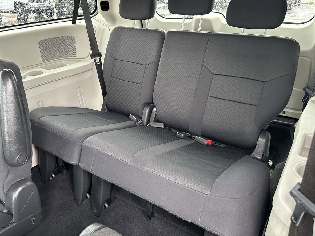 Used 2010 Dodge Grand Caravan Hero image 12