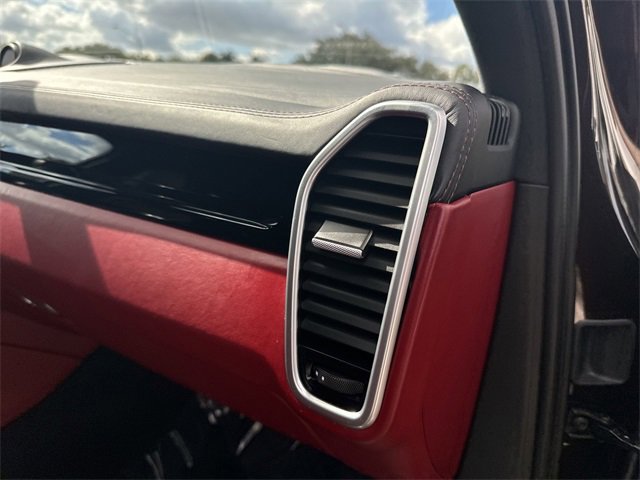 Used 2019 Porsche Cayenne image 40