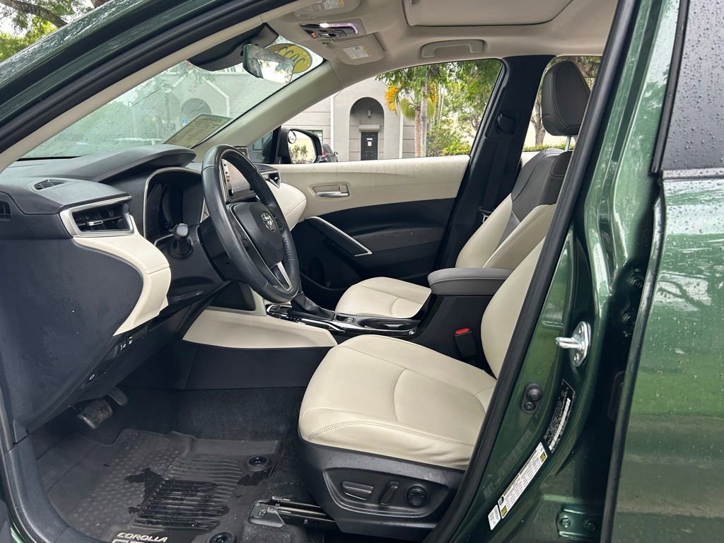 Used 2022 Toyota Corolla Cross XLE image 16