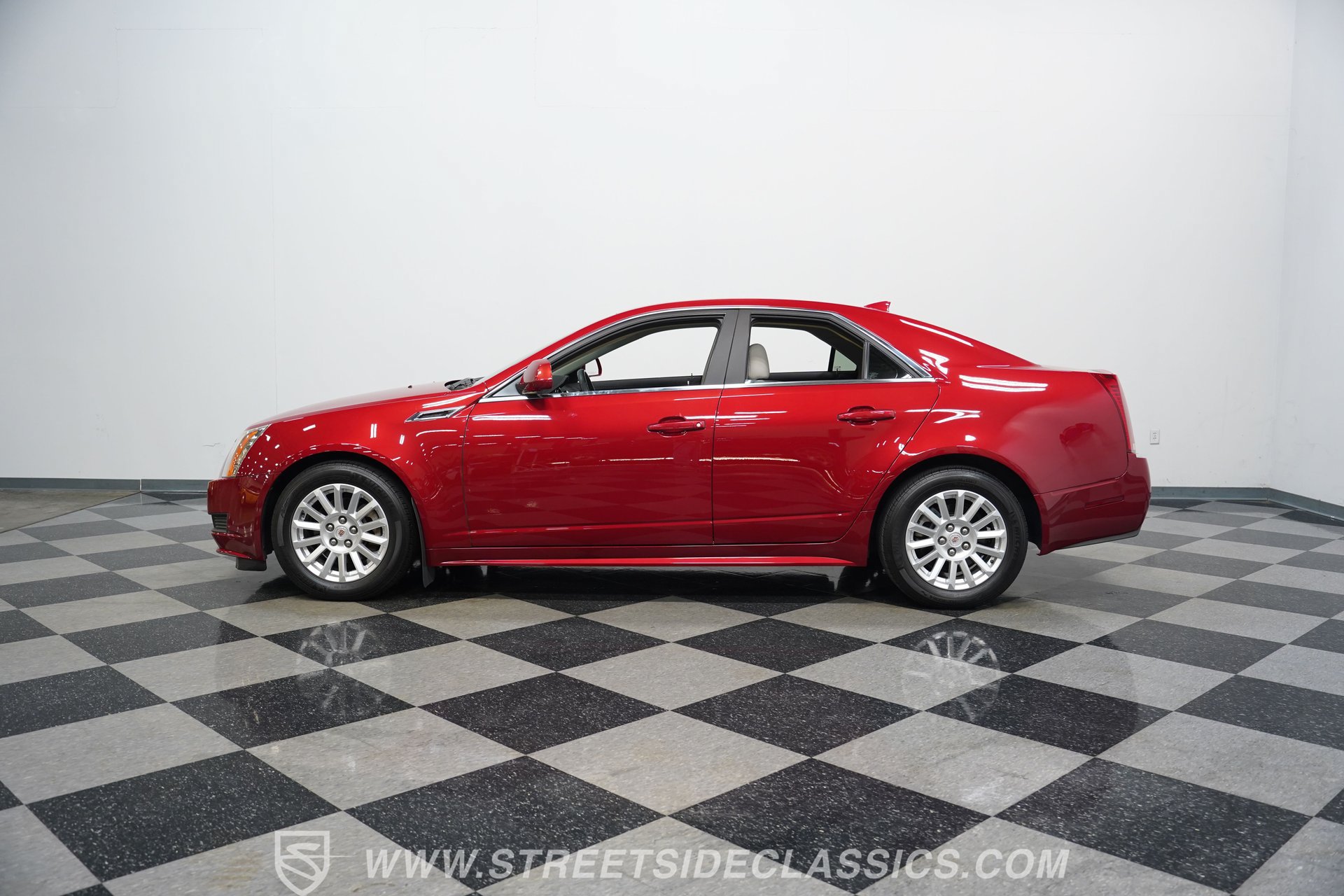 Used 2011 Cadillac CTS Sedan RWD image 2
