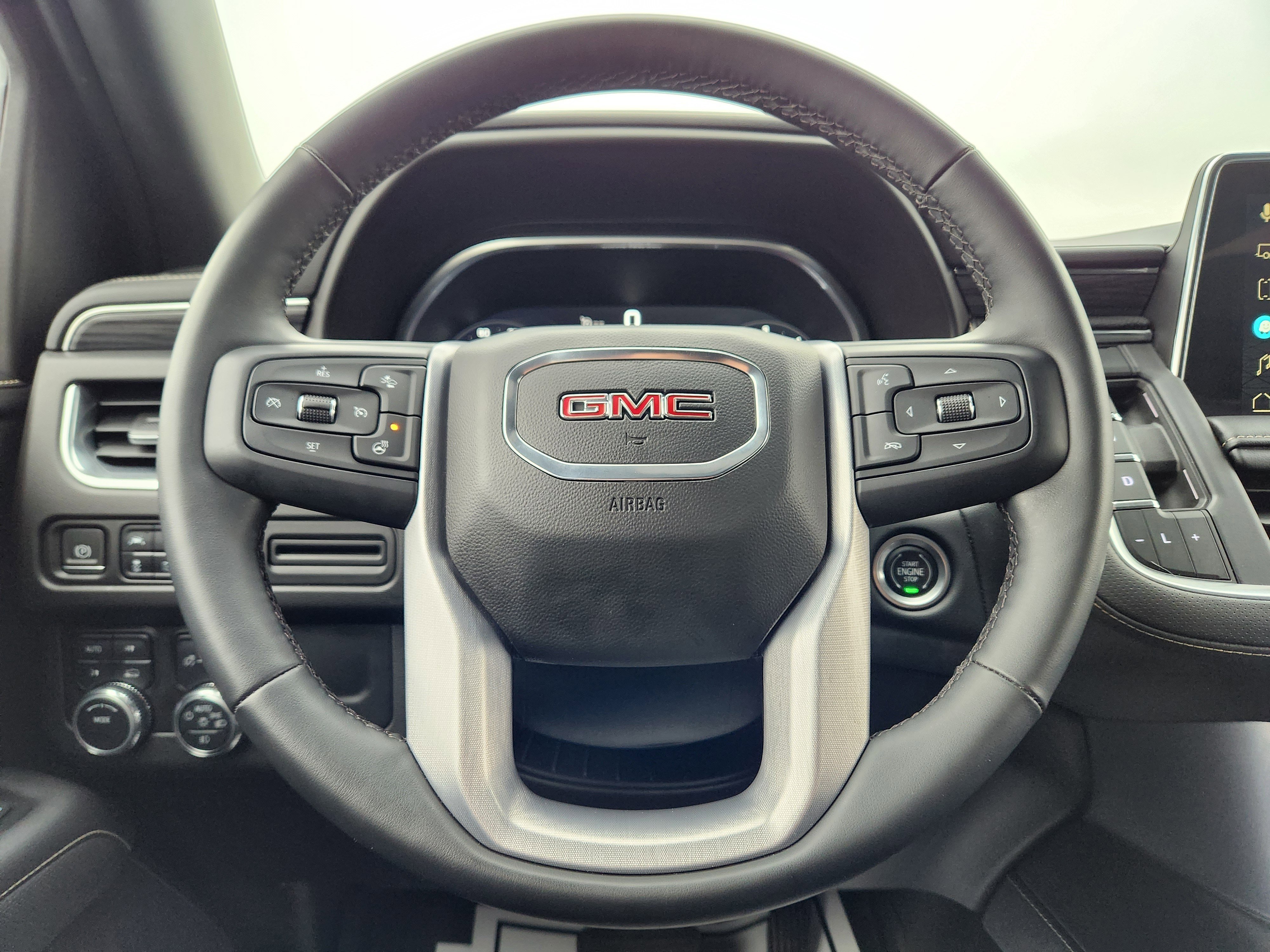 Used 2023 GMC Yukon XL SLT w/ SLT Luxury Package image 17