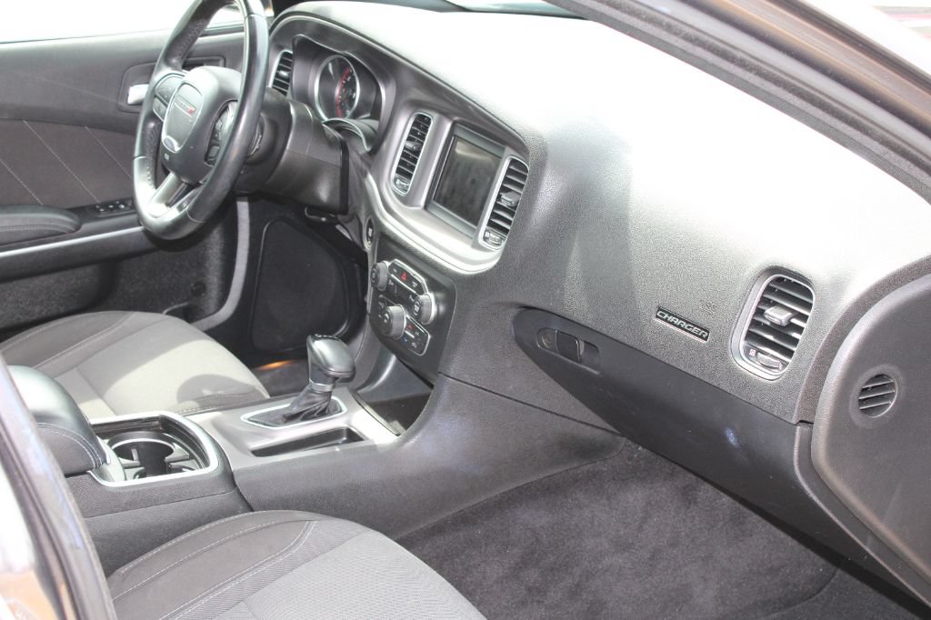Used 2022 Dodge Charger SXT RWD image 17