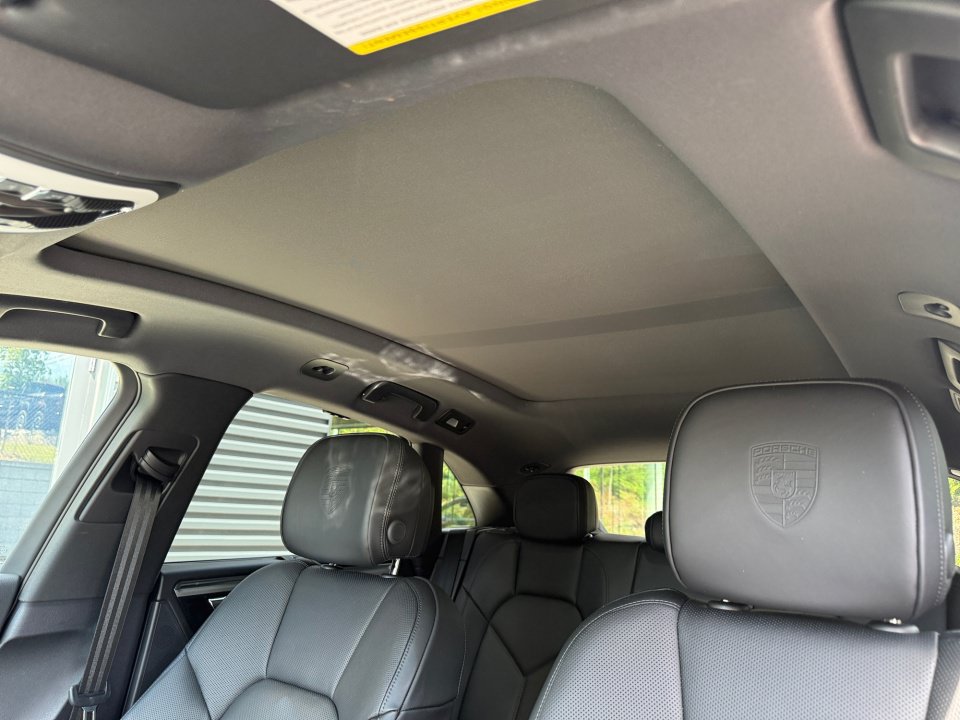 Certified 2026 Porsche Macan AWD/4WD image 19