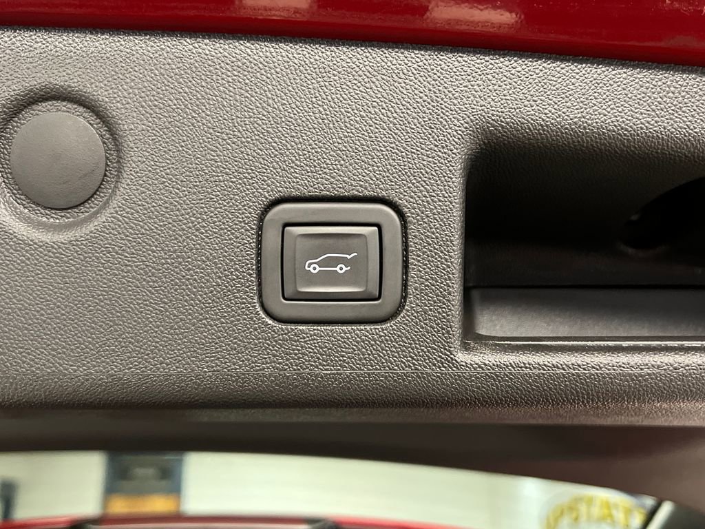 Used 2023 Chevrolet Equinox LT image 46