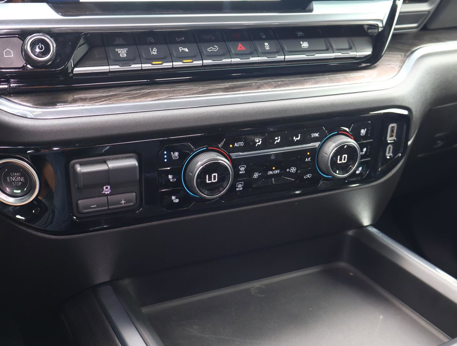 Used 2025 Chevrolet Silverado 3500 LTZ w/ LTZ Texas Edition image 28