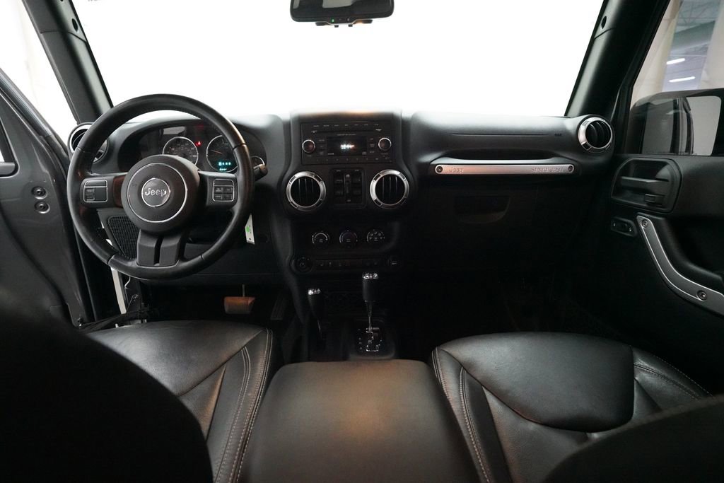 Used 2016 Jeep Wrangler Unlimited Sahara image 5