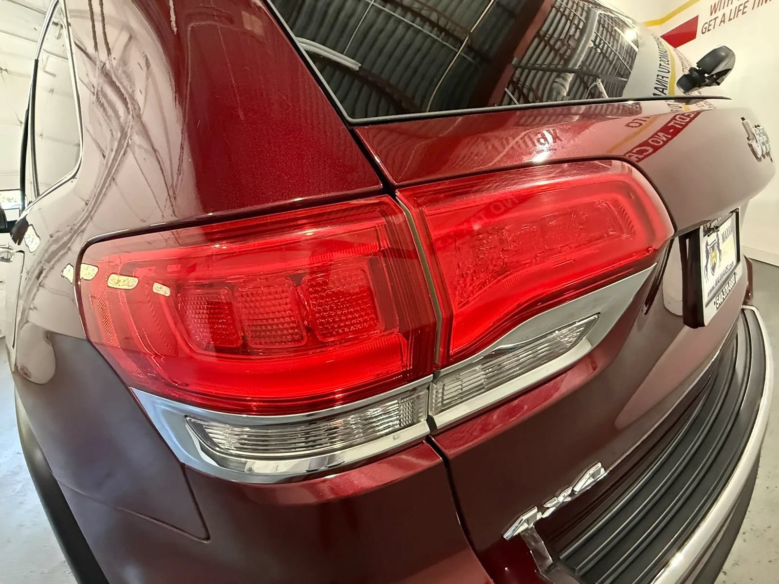 Used 2019 Jeep Grand Cherokee Limited AWD/4WD image 18