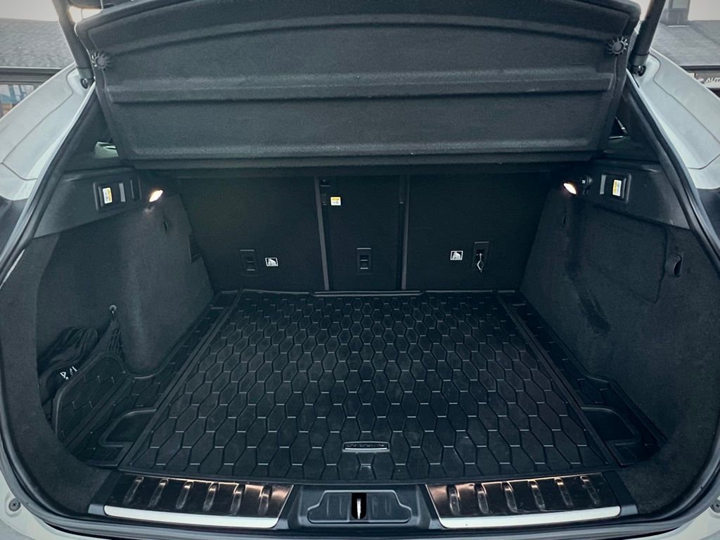 Used 2020 Jaguar F-PACE Prestige image 22