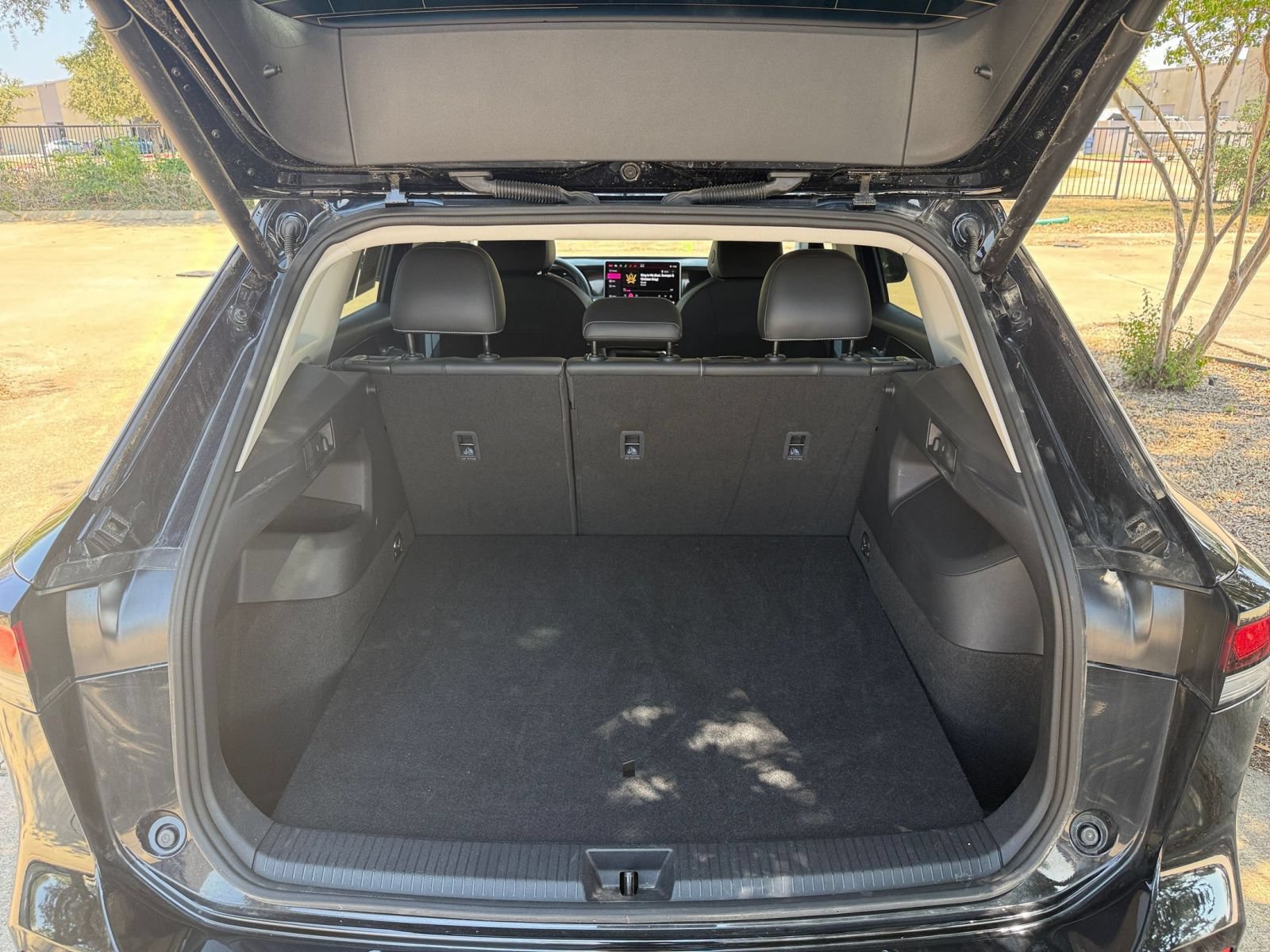 Used 2026 Volkswagen Tiguan SE AWD/4WD image 32