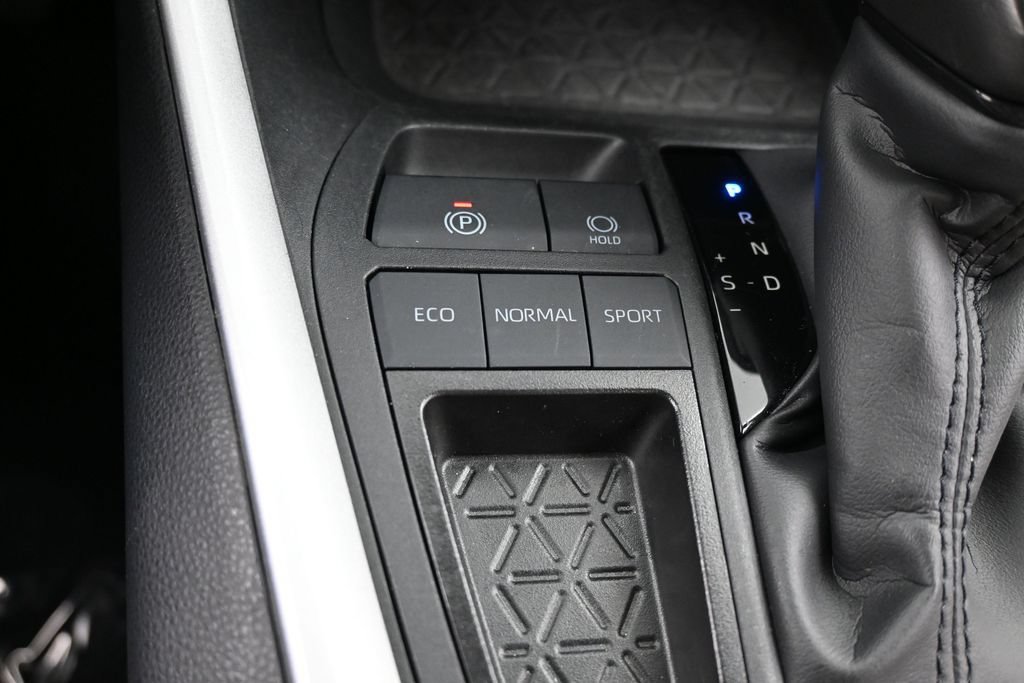 Used 2025 Toyota RAV4 XLE Premium FWD image 28