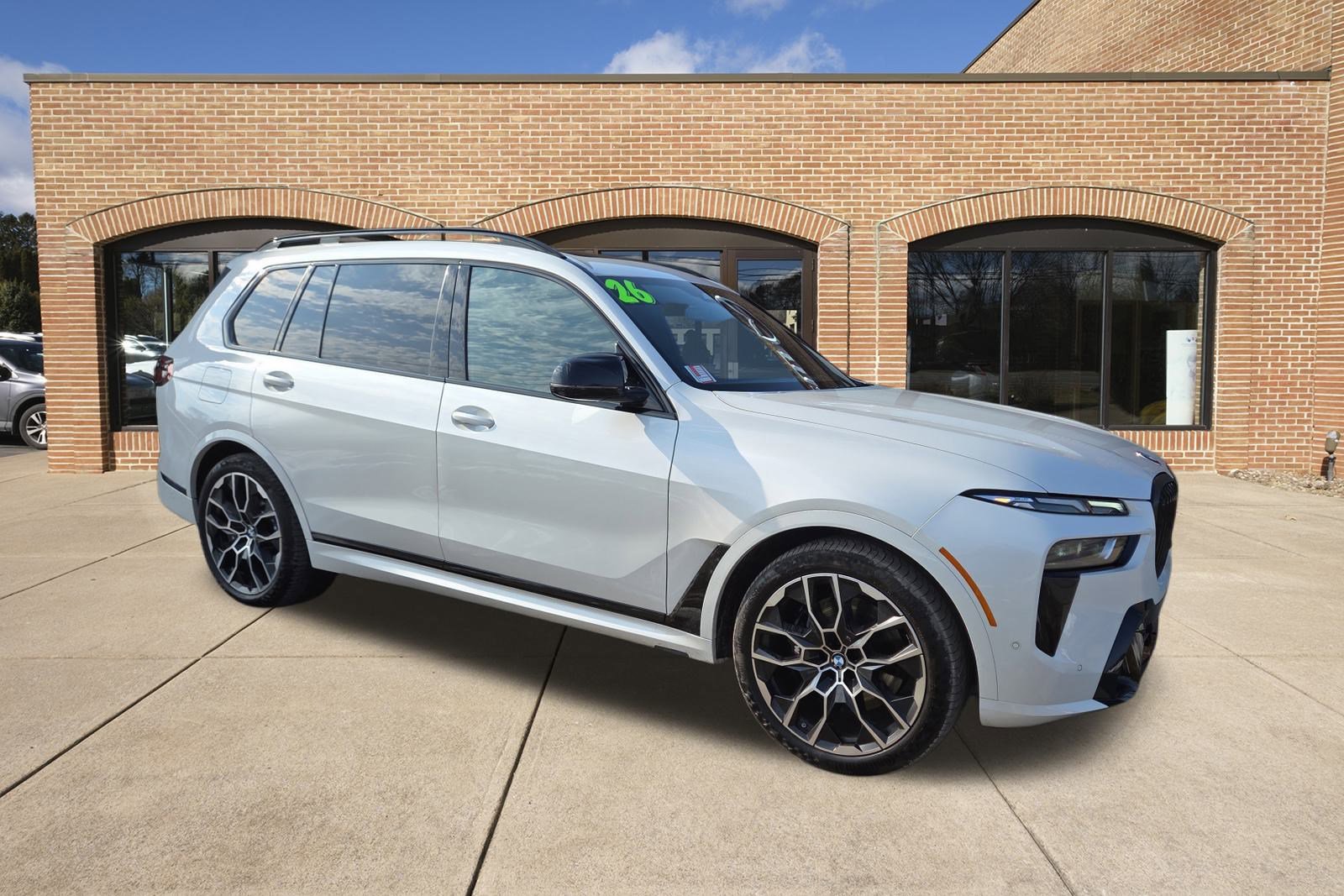 Used 2026 BMW X7 M60i image 1