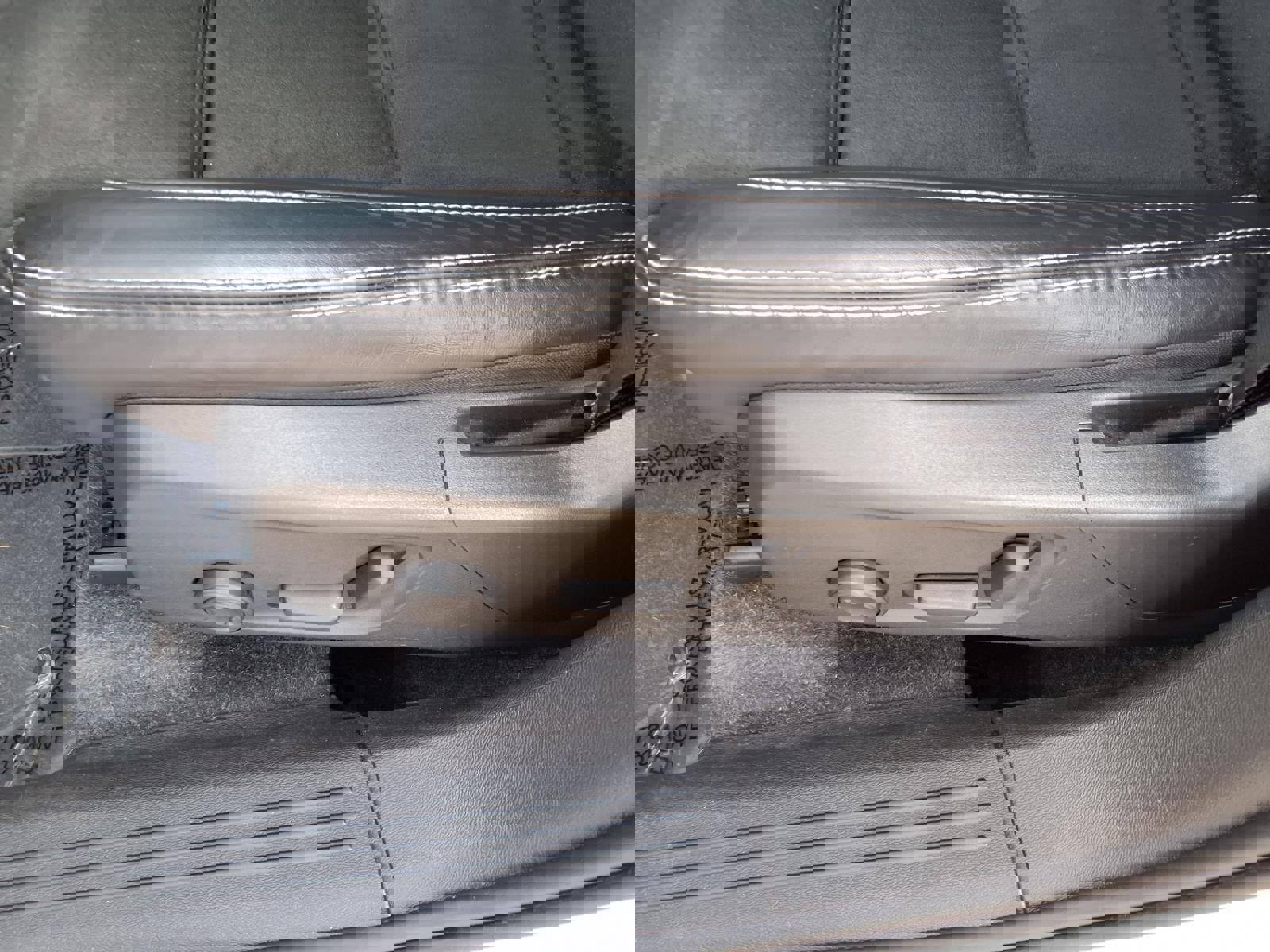 Used 2022 Volvo XC40 T5 R-Design w/ Advanced Package image 22