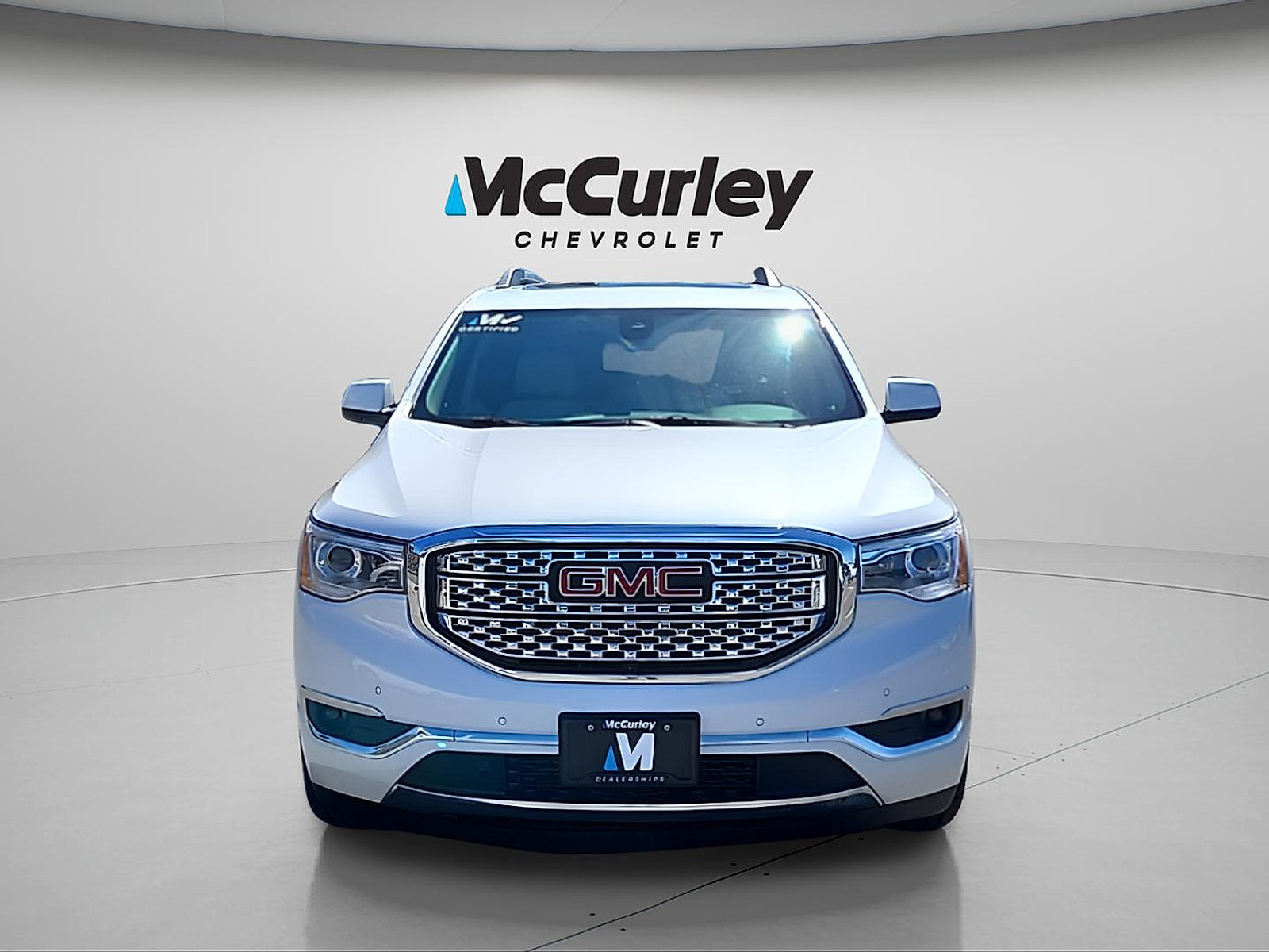 Used 2019 GMC Acadia Denali w/ Technology Package AWD/4WD image 2
