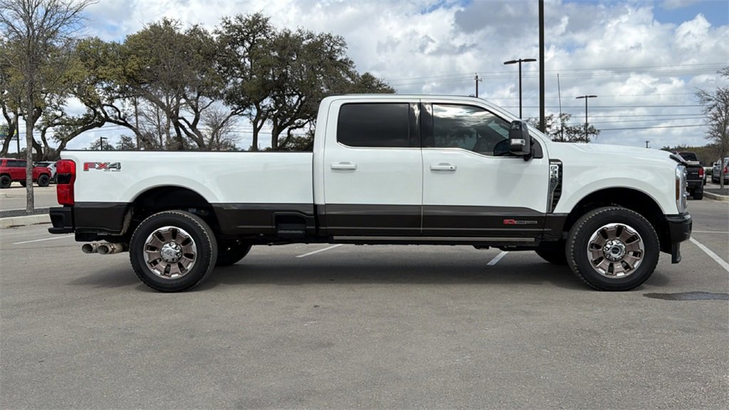 Used 2025 Ford F350 King Ranch w/ FX4 Off-Road Package image 4