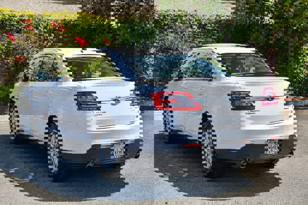 Used 2013 Ford Taurus SE image 8