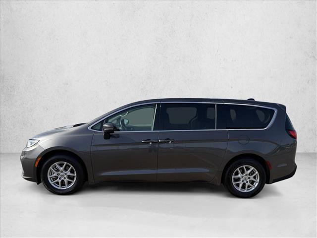 Used 2023 Chrysler Pacifica Touring-L FWD image 9