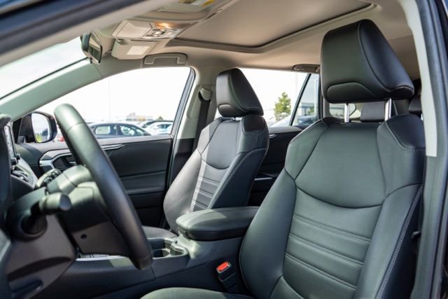 Used 2021 Toyota RAV4 XLE Premium AWD/4WD image 14