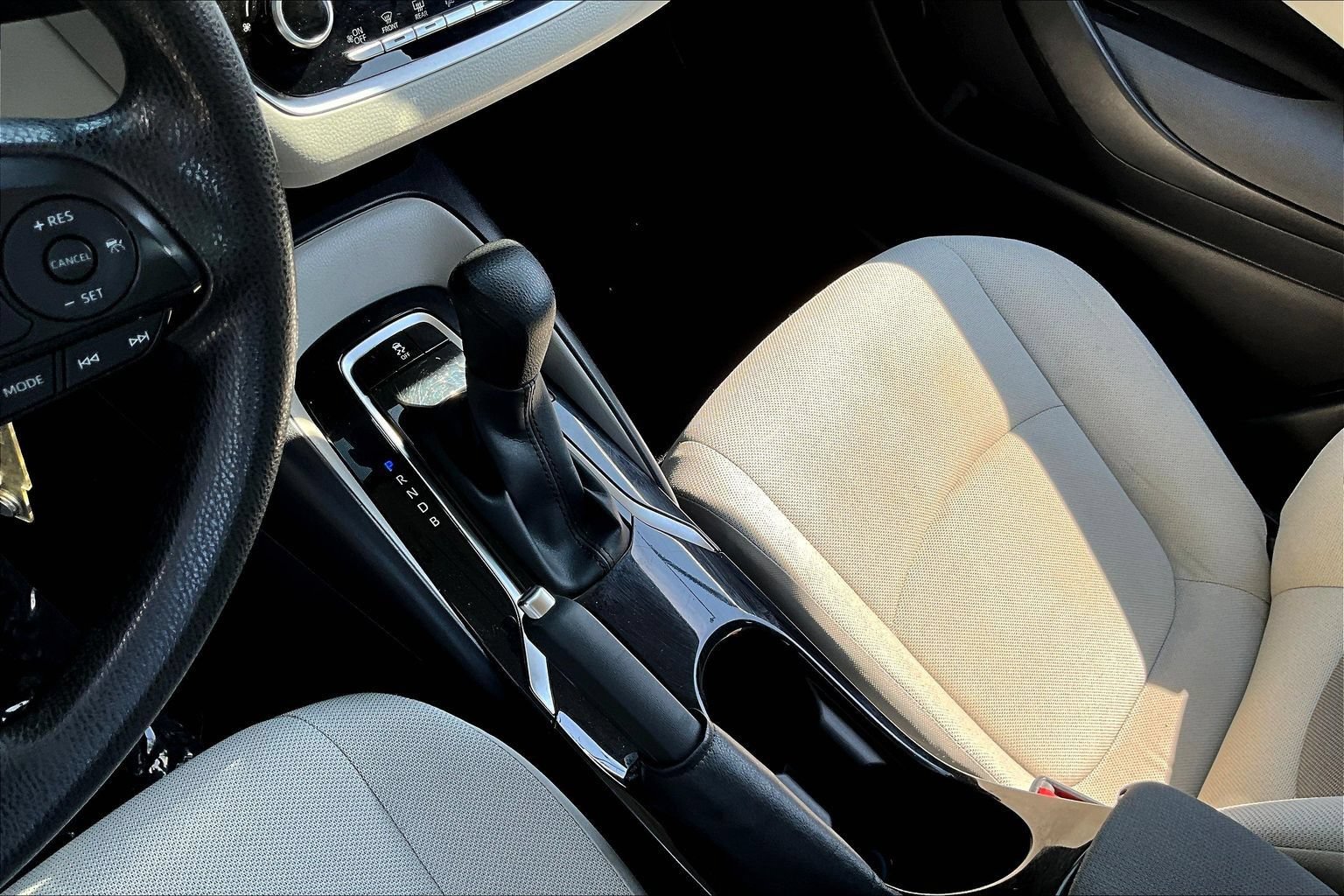 Used 2022 Toyota Corolla L FWD image 16