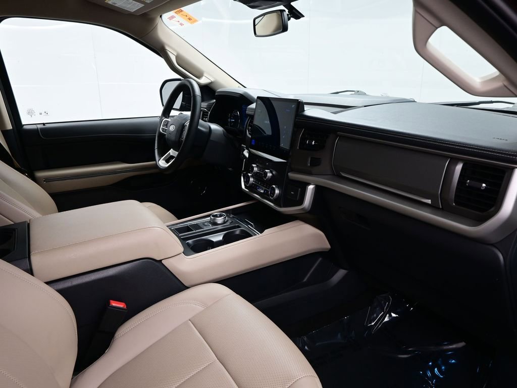 Used 2024 Ford Expedition XLT image 10