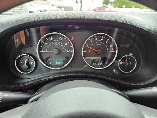 Used 2016 Jeep Wrangler Unlimited Sahara w/ Connectivity Group AWD/4WD image 29