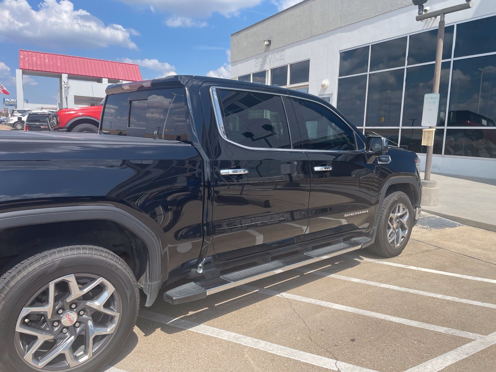 Used 2023 GMC Sierra 1500 SLT w/ SLT Premium Package AWD/4WD image 28
