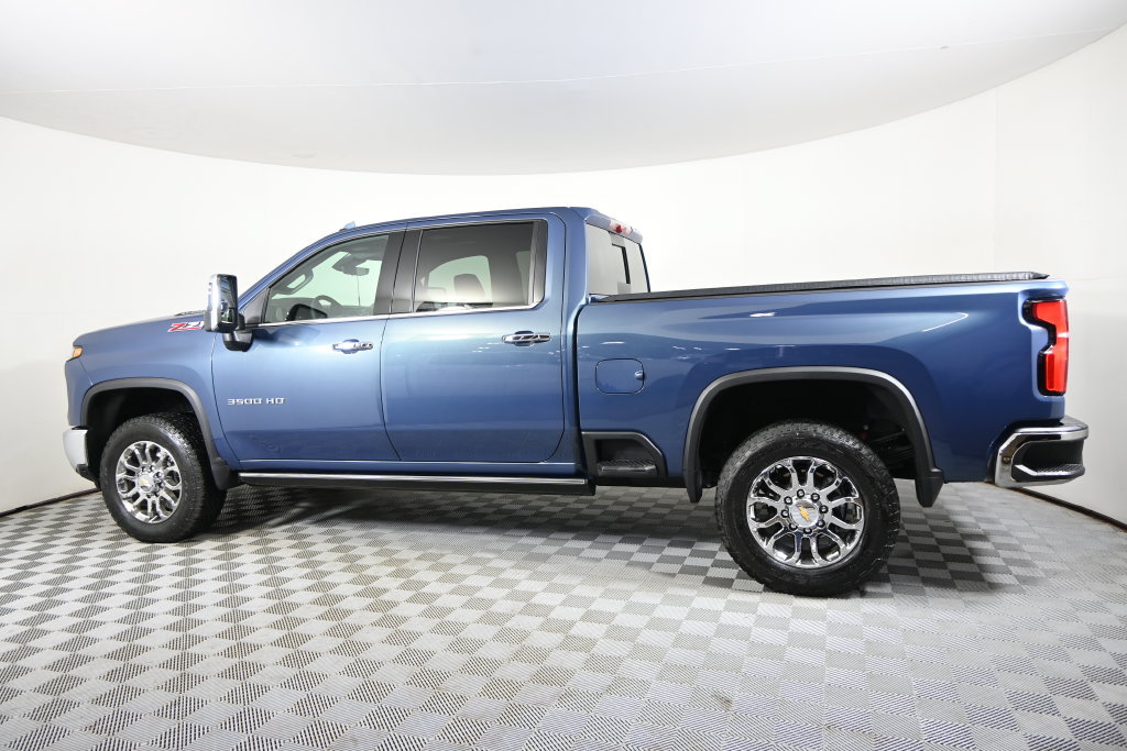 Used 2026 Chevrolet Silverado 3500 LTZ w/ LTZ Premium Package AWD/4WD image 3
