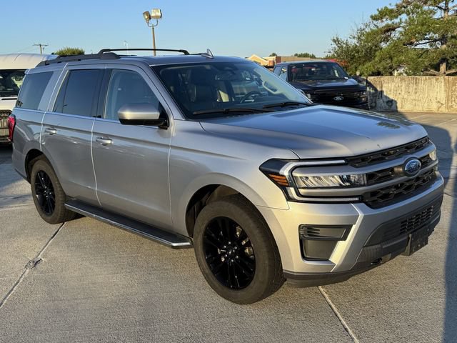 Used 2023 Ford Expedition XLT AWD/4WD image 3