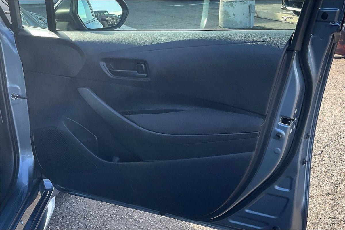 Used 2025 Toyota Corolla LE FWD image 21