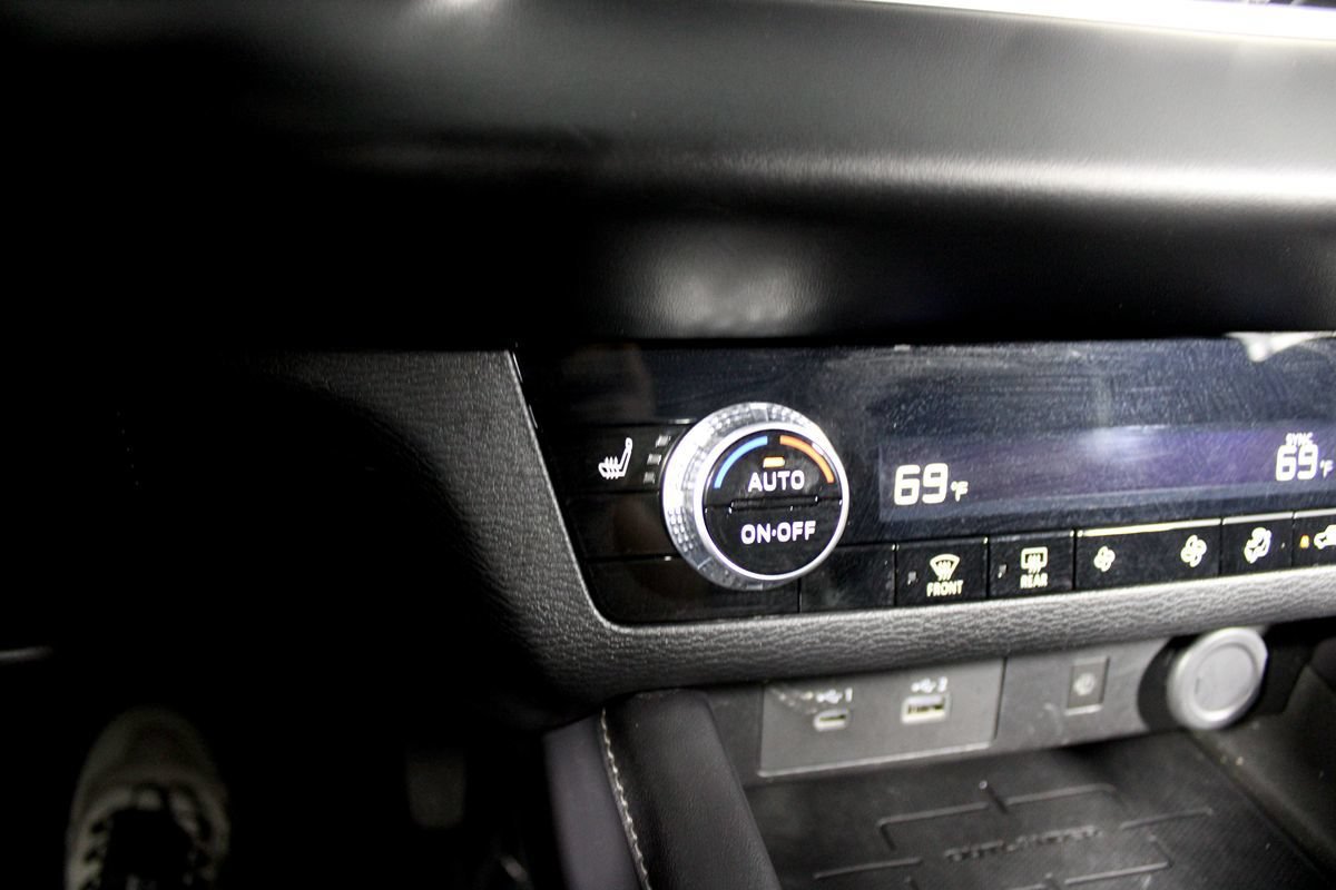 Used 2024 Mitsubishi Outlander SE Black Edition FWD image 32