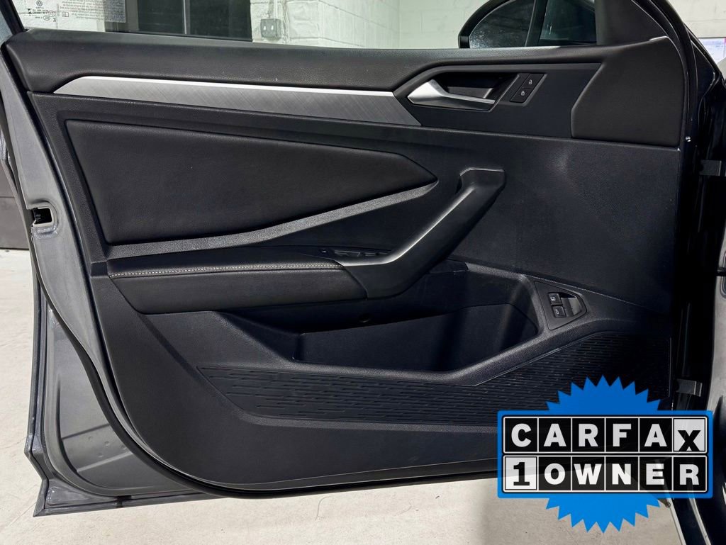 Used 2024 Volkswagen Jetta SE image 14