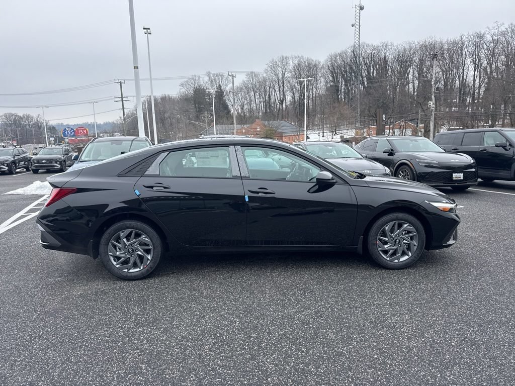 New 2026 Hyundai Elantra Hybrid FWD image 4