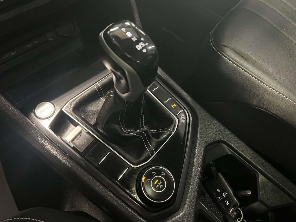 Used 2023 Volkswagen Tiguan SE R-Line image 29