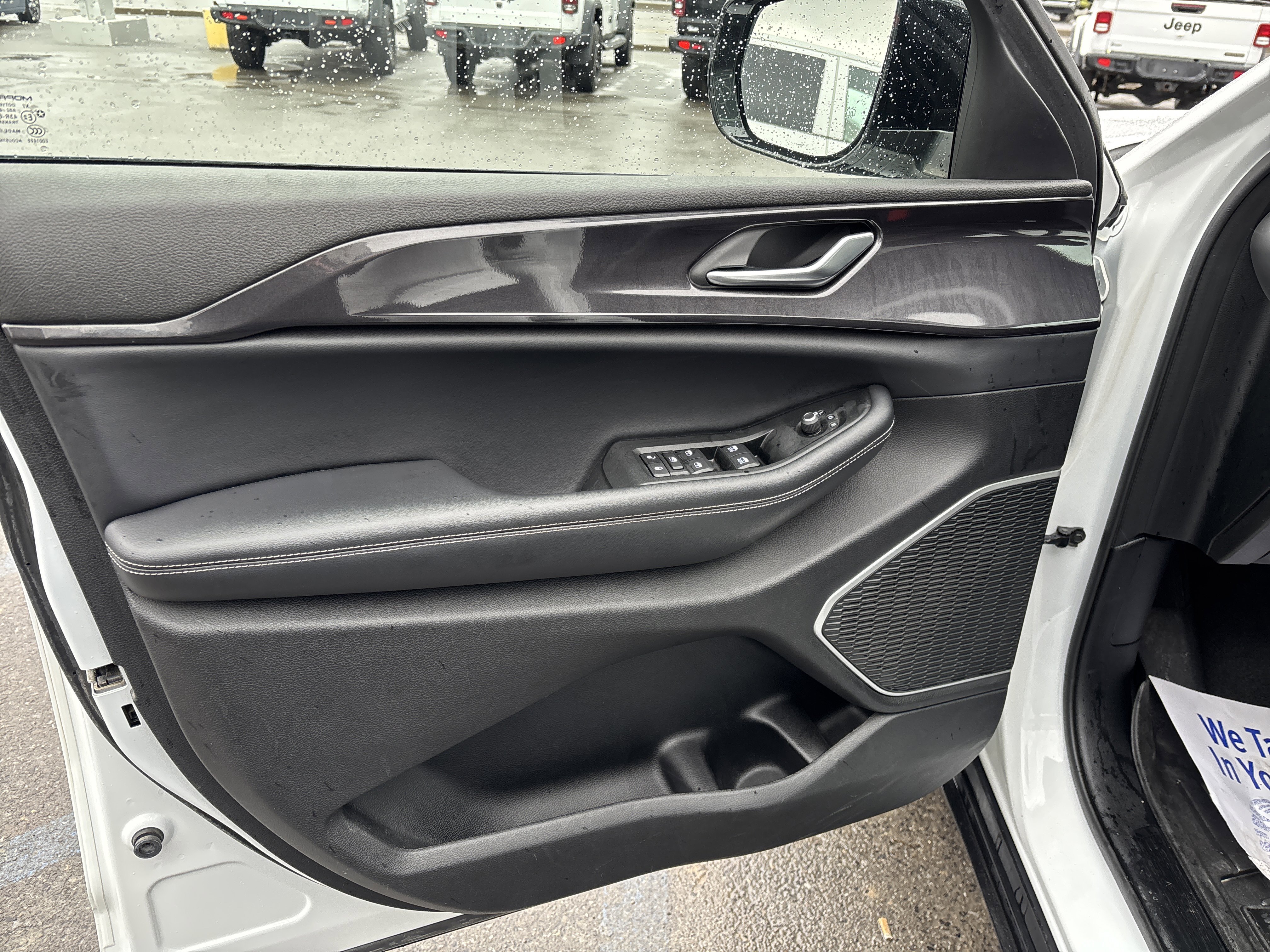 Used 2021 Jeep Grand Cherokee L Laredo image 18