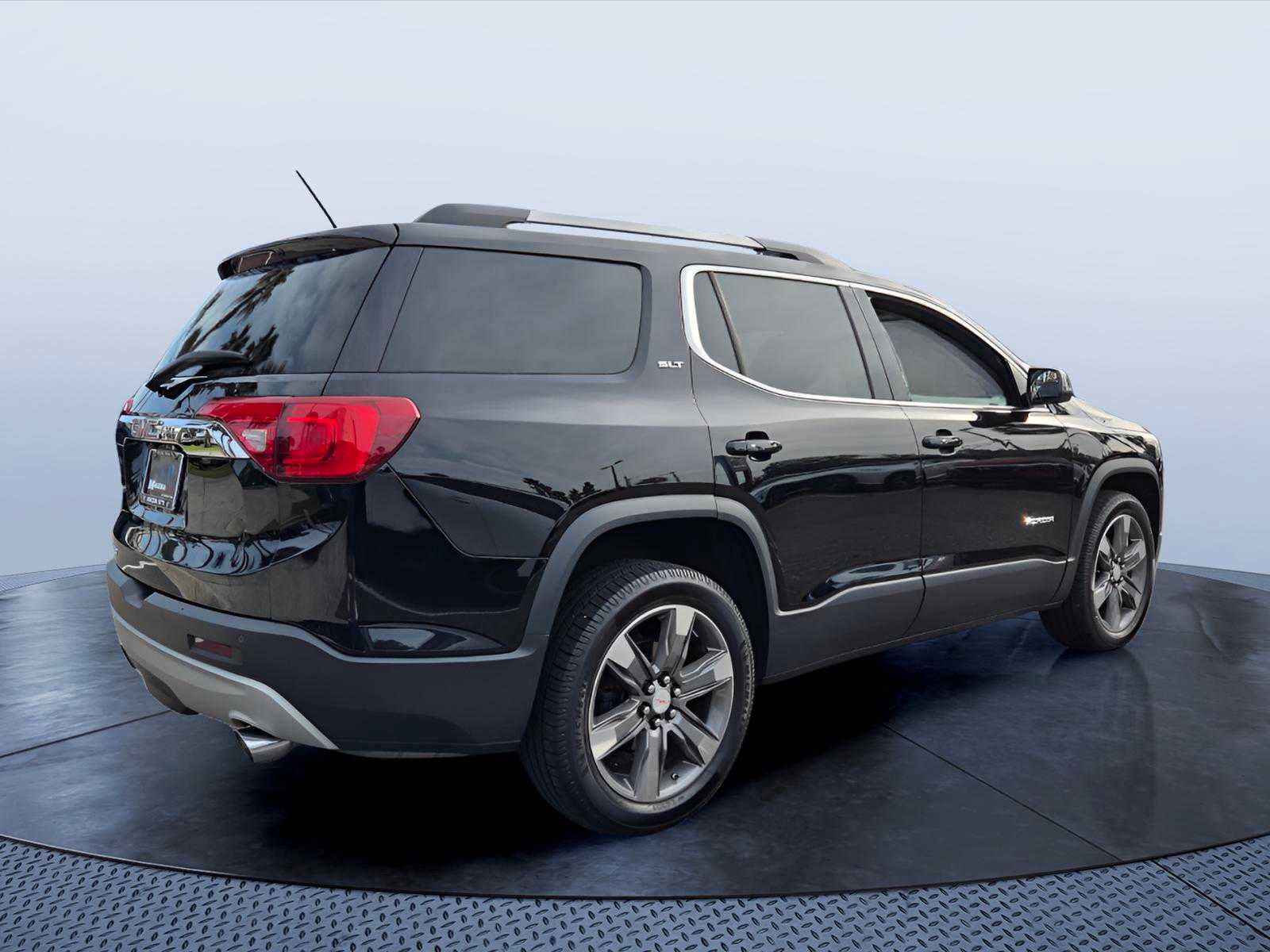 Used 2017 GMC Acadia SLT FWD image 4