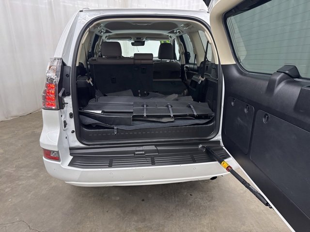 Used 2021 Lexus GX 460 Premium w/ Premium Package image 31