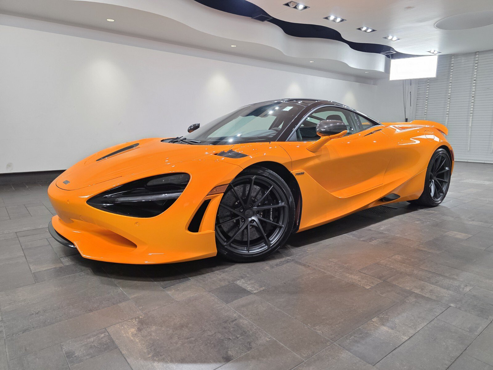Used 2025 McLaren 750S RWD image 1