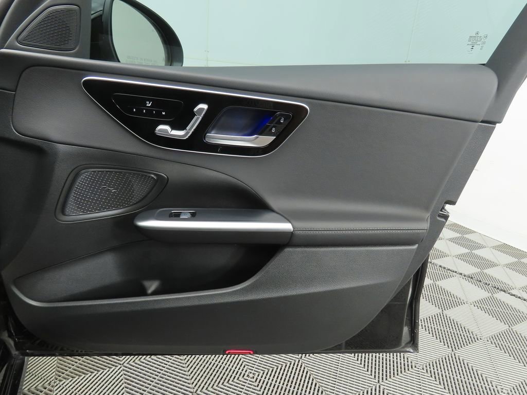 Used 2025 Mercedes-Benz C 300 Sedan image 25