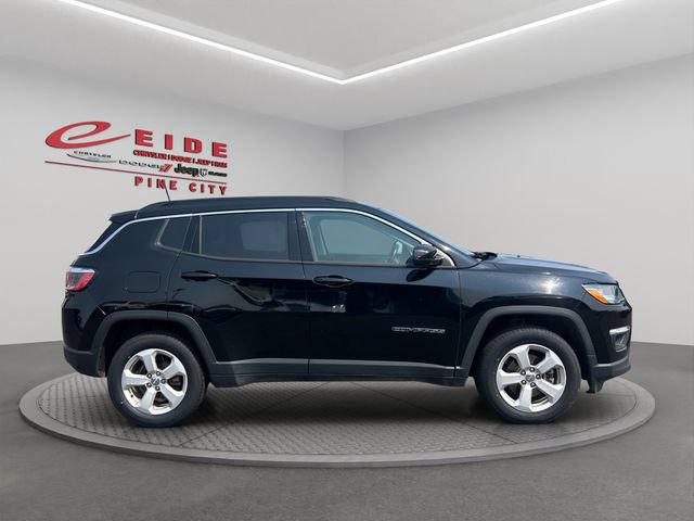 Used 2018 Jeep Compass Latitude w/ Popular Equipment Group AWD/4WD image 11