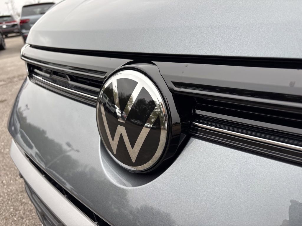 New 2025 Volkswagen Taos SE image 9