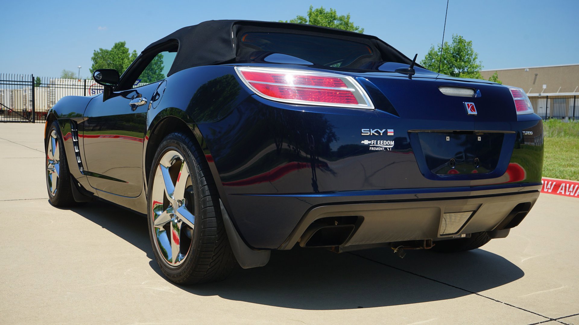 Used 2008 Saturn Sky Red Line RWD image 9