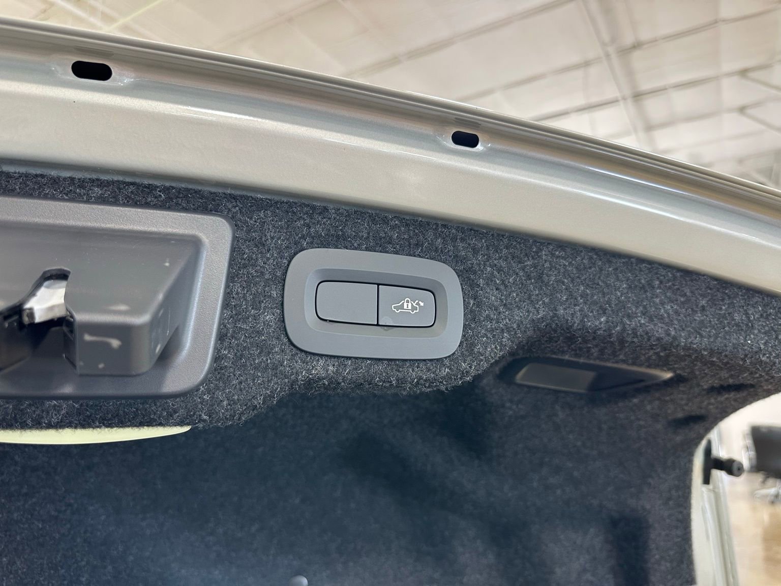 Used 2020 Volvo S60 T5 Momentum image 42