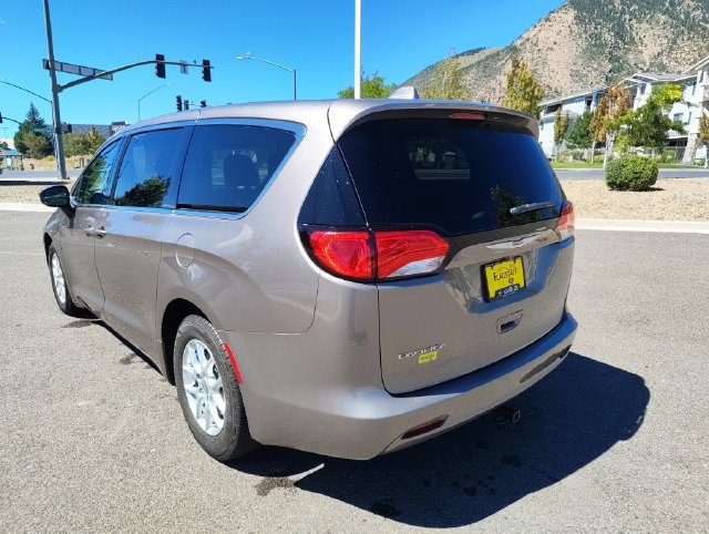 Used 2017 Chrysler Pacifica LX FWD image 5