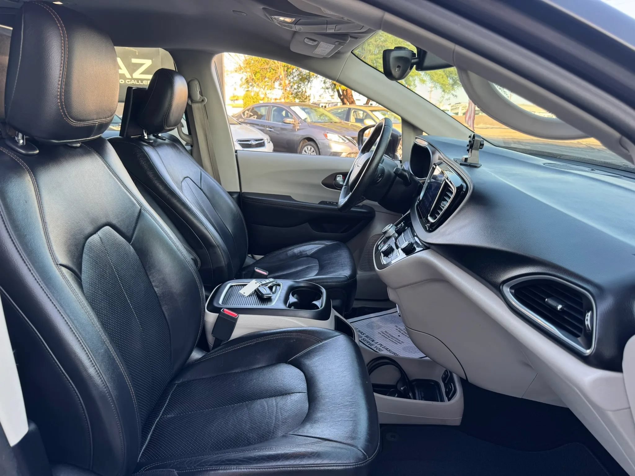 Used 2017 Chrysler Pacifica Touring-L Plus FWD image 35