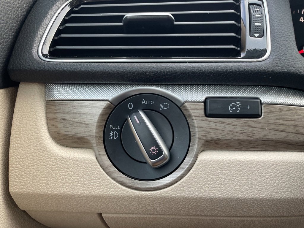 Used 2018 Volkswagen Passat 2.0T SE image 20