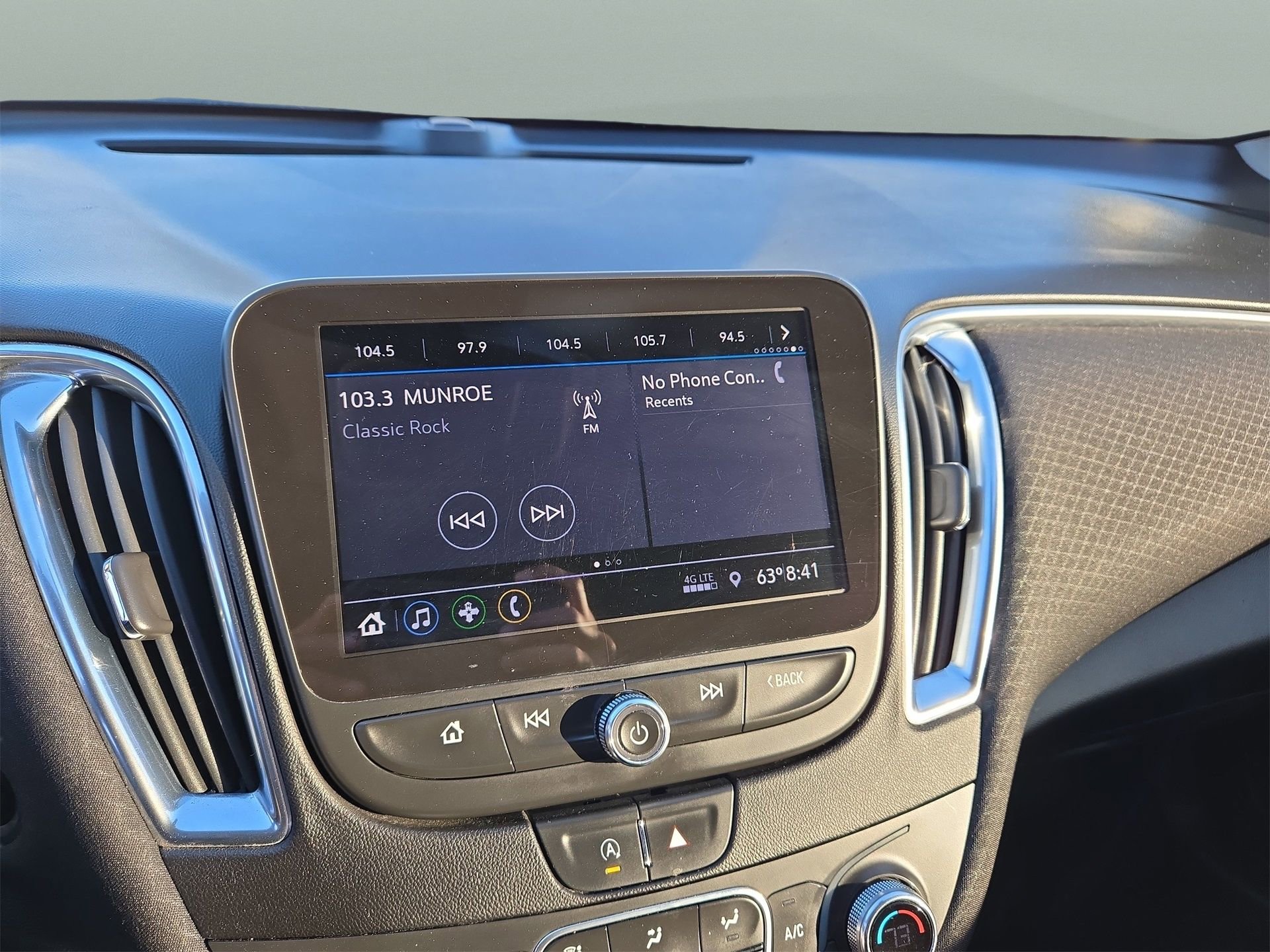 Used 2020 Chevrolet Malibu LT image 23