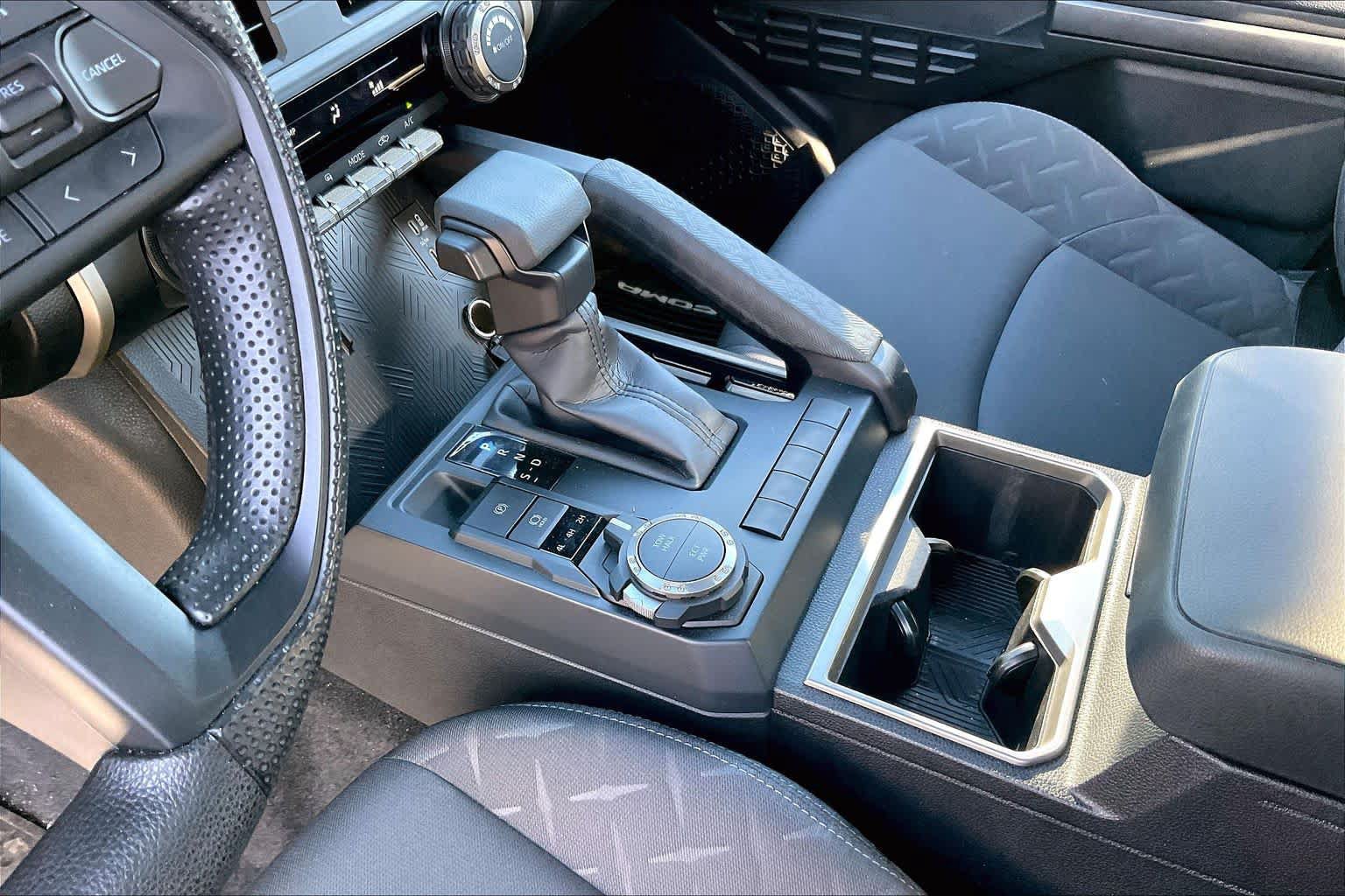 Certified 2025 Toyota Tacoma SR5 AWD/4WD image 16