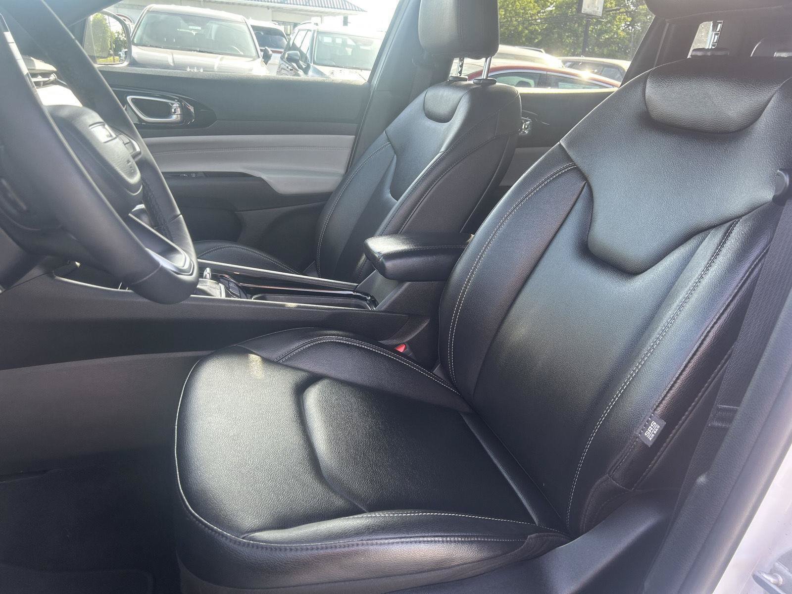 Used 2025 Jeep Compass Limited AWD/4WD image 13