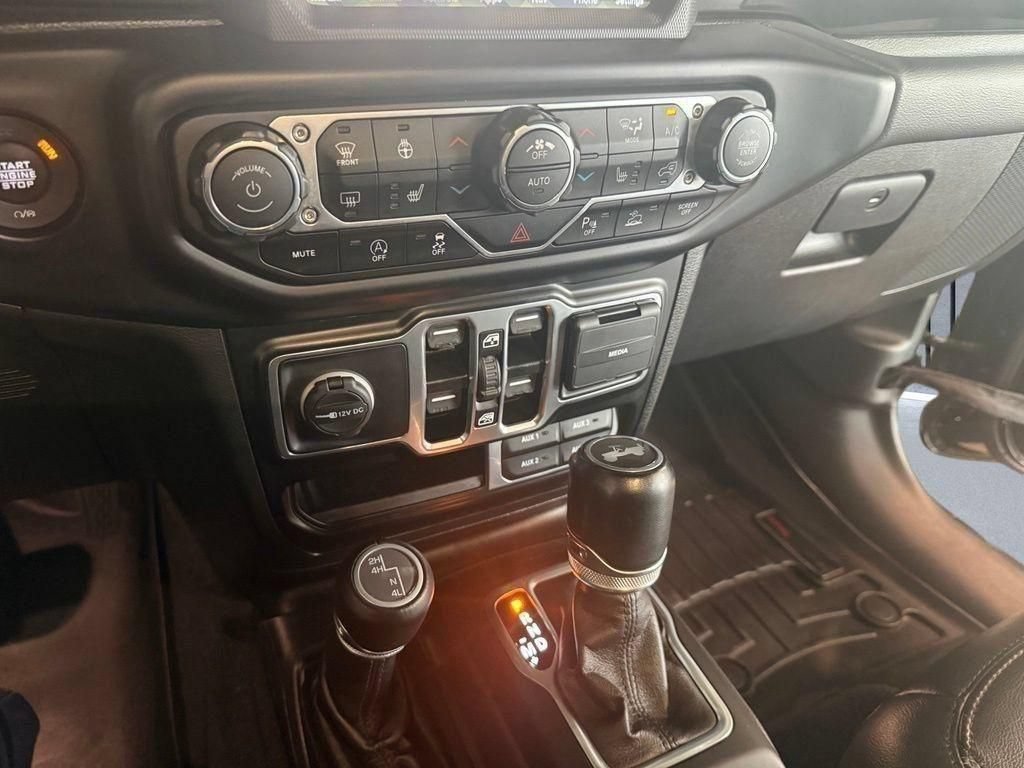 Used 2022 Jeep Wrangler Unlimited Sahara AWD/4WD image 12