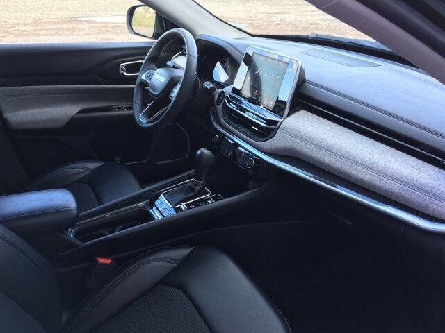 Used 2022 Jeep Compass Latitude image 28