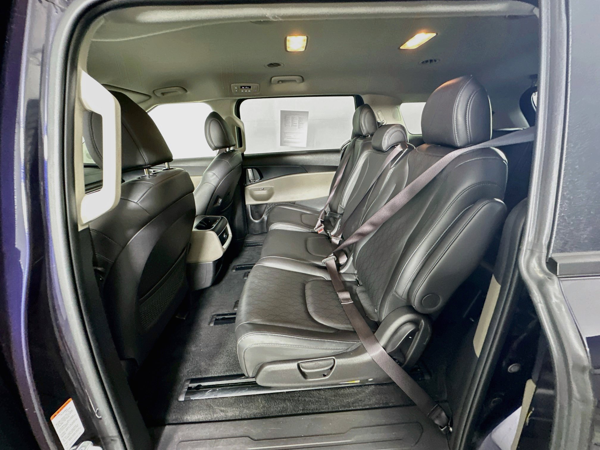 Used 2026 Kia Carnival FWD image 25